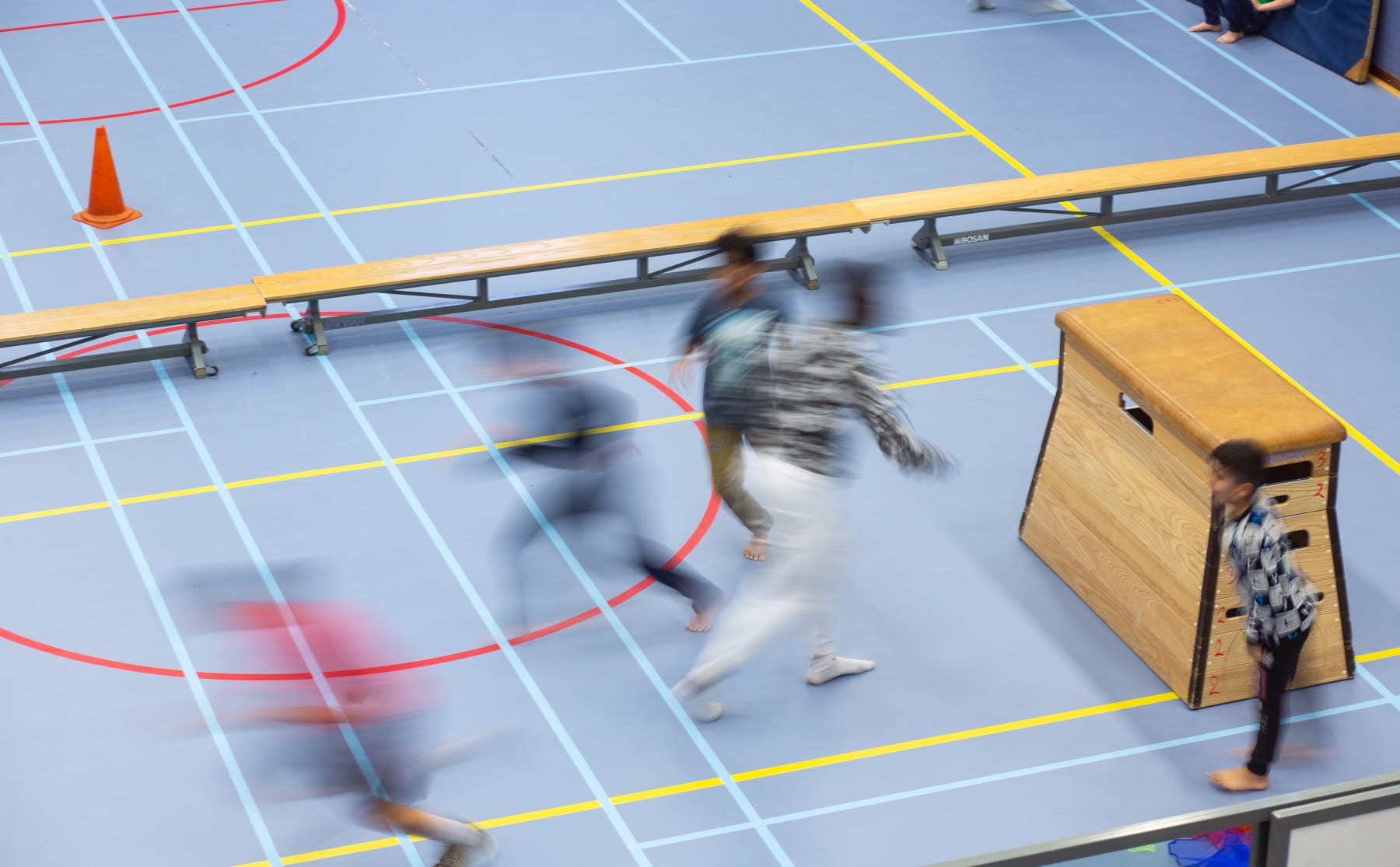 gymmen-met-kinderen-uit-het-azc-meester-mag-ik-op-je-rug-image Gymmen met kinderen uit het azc: ‘Meester, mag ik op je rug?’