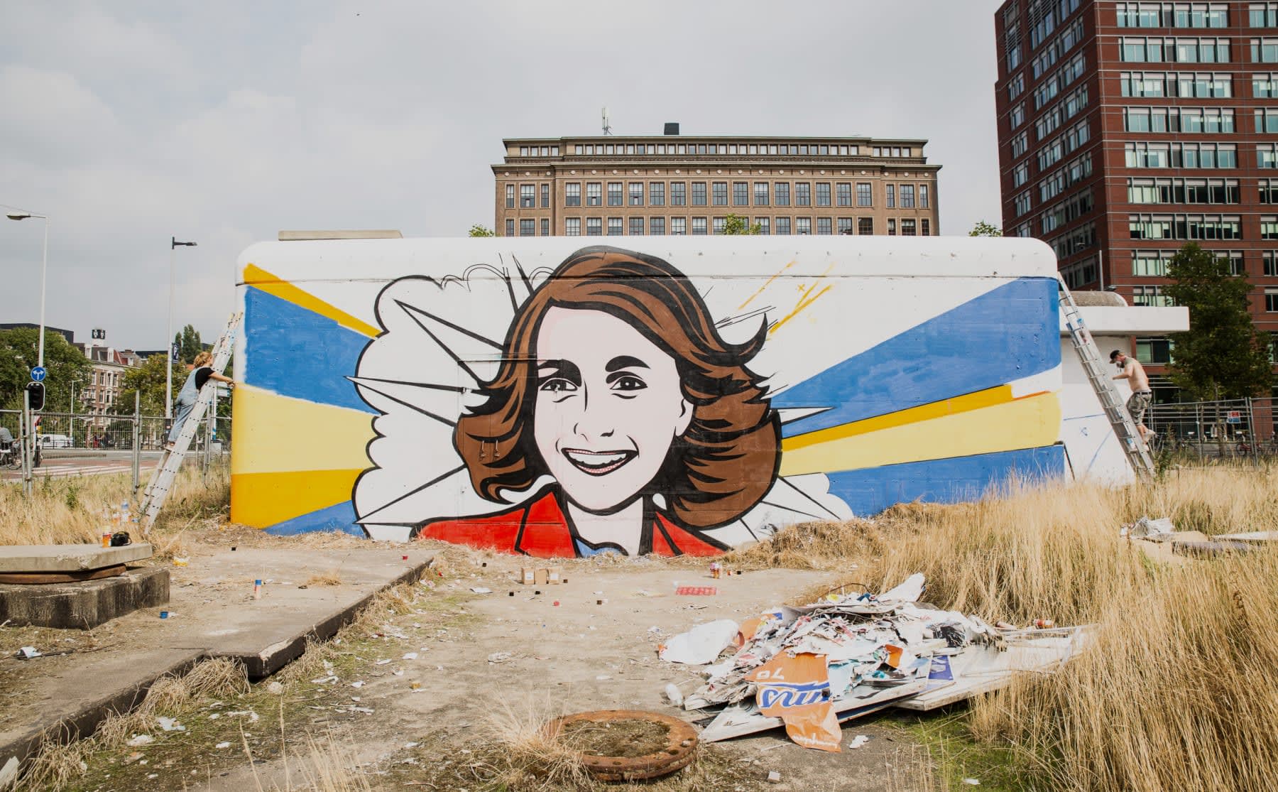 Jullie vinden het zonde, maar het portret van Anne Frank wordt echt gesloopt