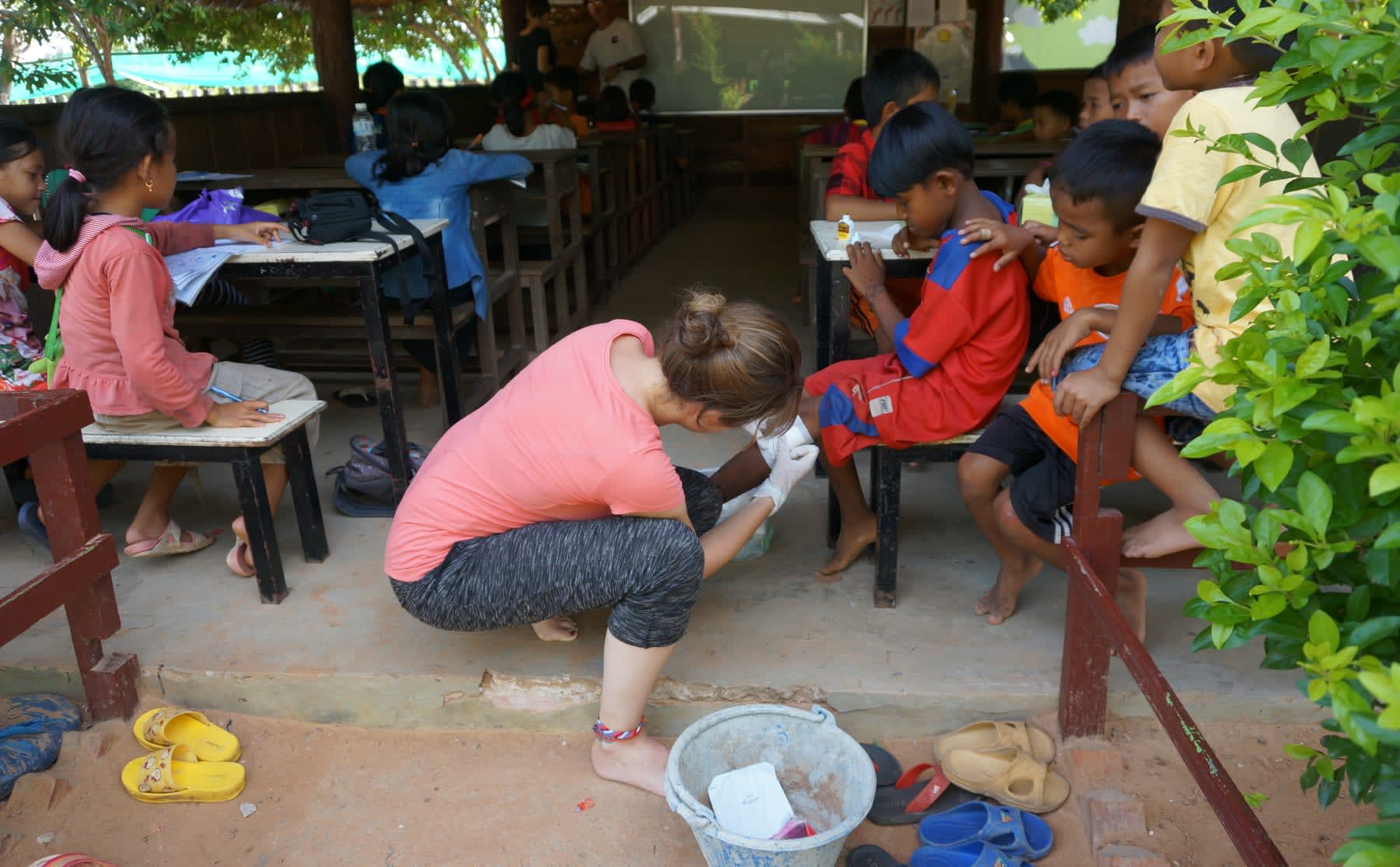 Aan het werk: Afra is verpleegkundige in een ziekenhuis