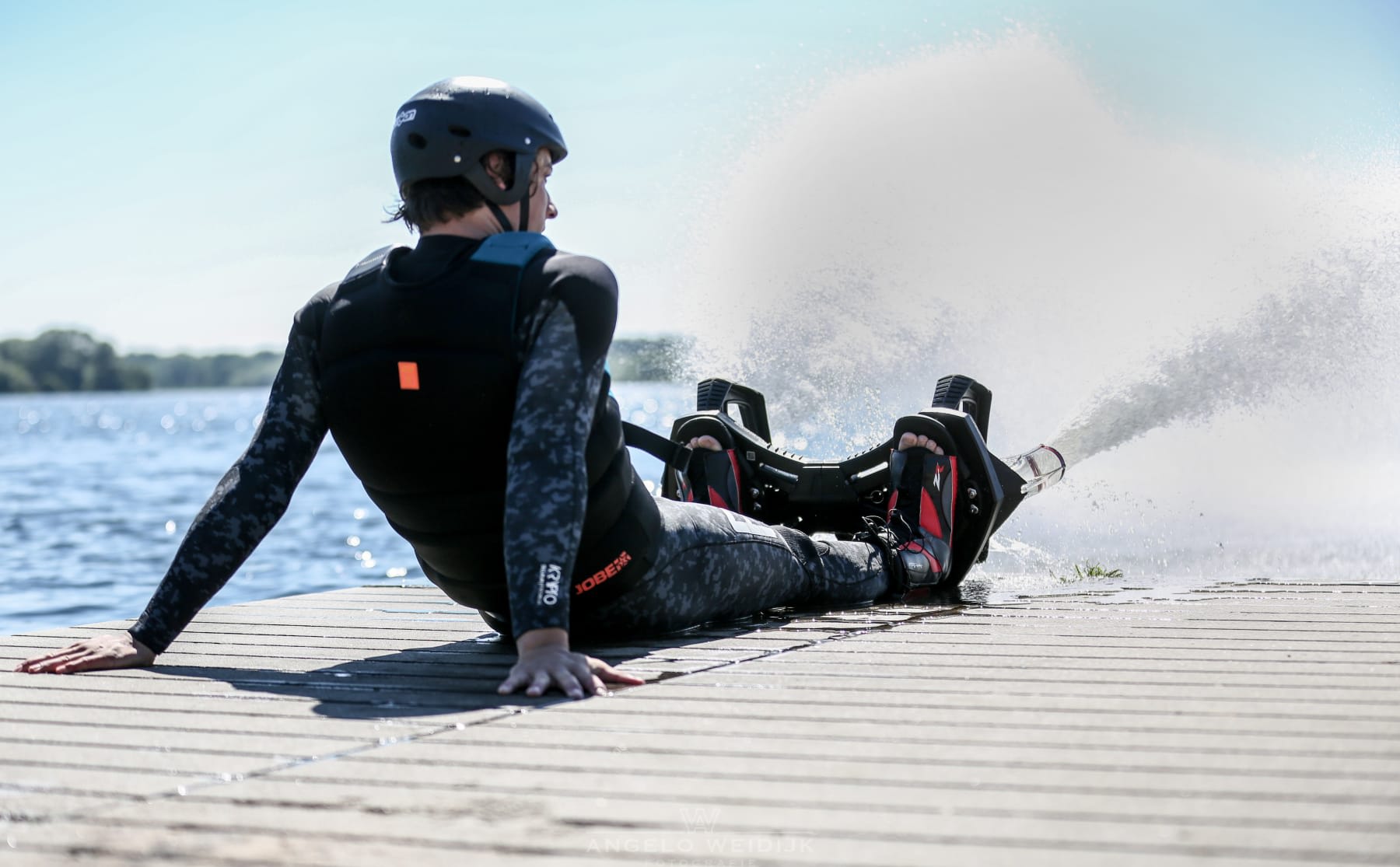 passie-stijn-vliegt-over-het-water-met-zijn-flyboard-image Passie: Stijn vliegt over het water met zijn flyboard