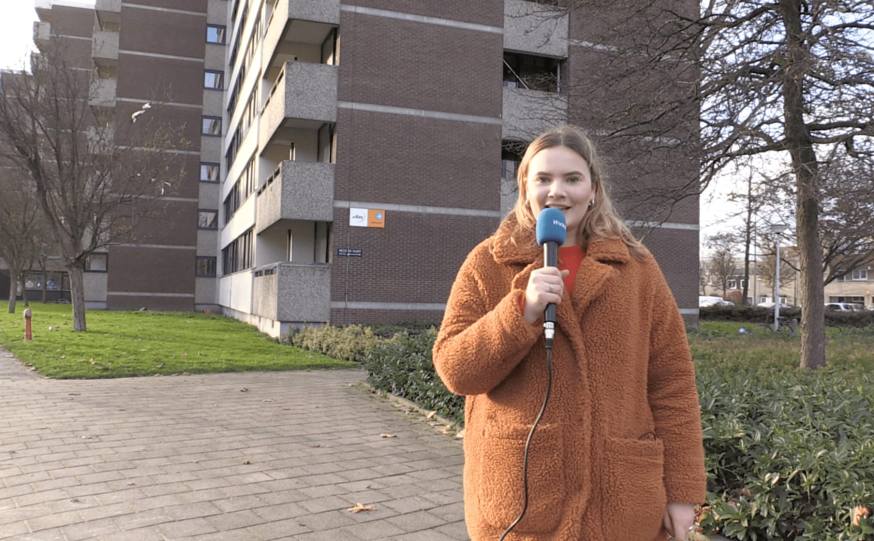Bij deze studentenflat gooien ze afval gewoon uit het raam