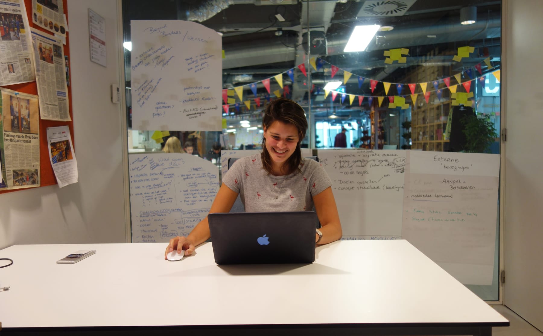 Aan het werk: Cheraine werkt bij de minor ondernemerschap