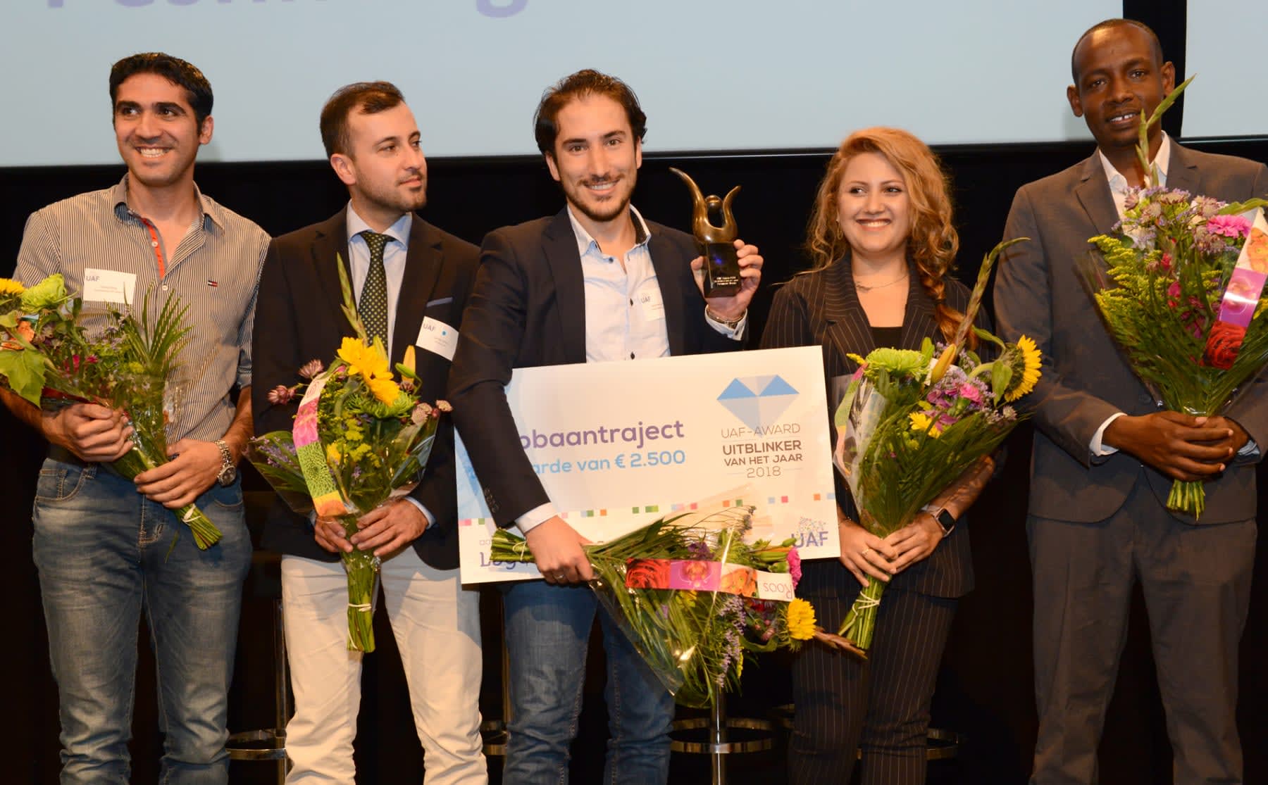 oud-student-peshmerge-morad-wint-prijs-voor-hulp-aan-medevluchtelingen-image Oud-student Peshmerge Morad wint prijs voor hulp aan medevluchtelingen