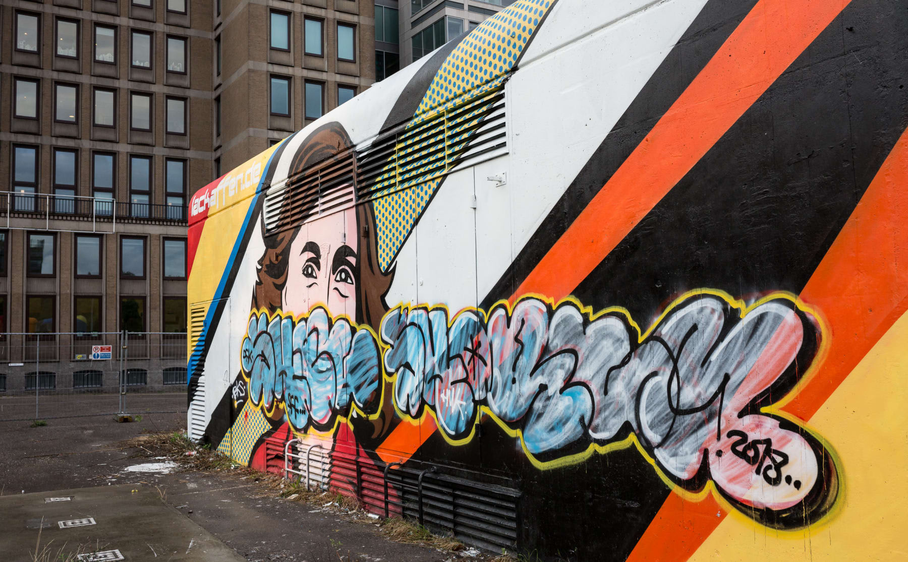 hoe-anne-frank-het-middelpunt-van-een-streetartfittie-werd-image Hoe Anne Frank het middelpunt van een streetartfittie werd