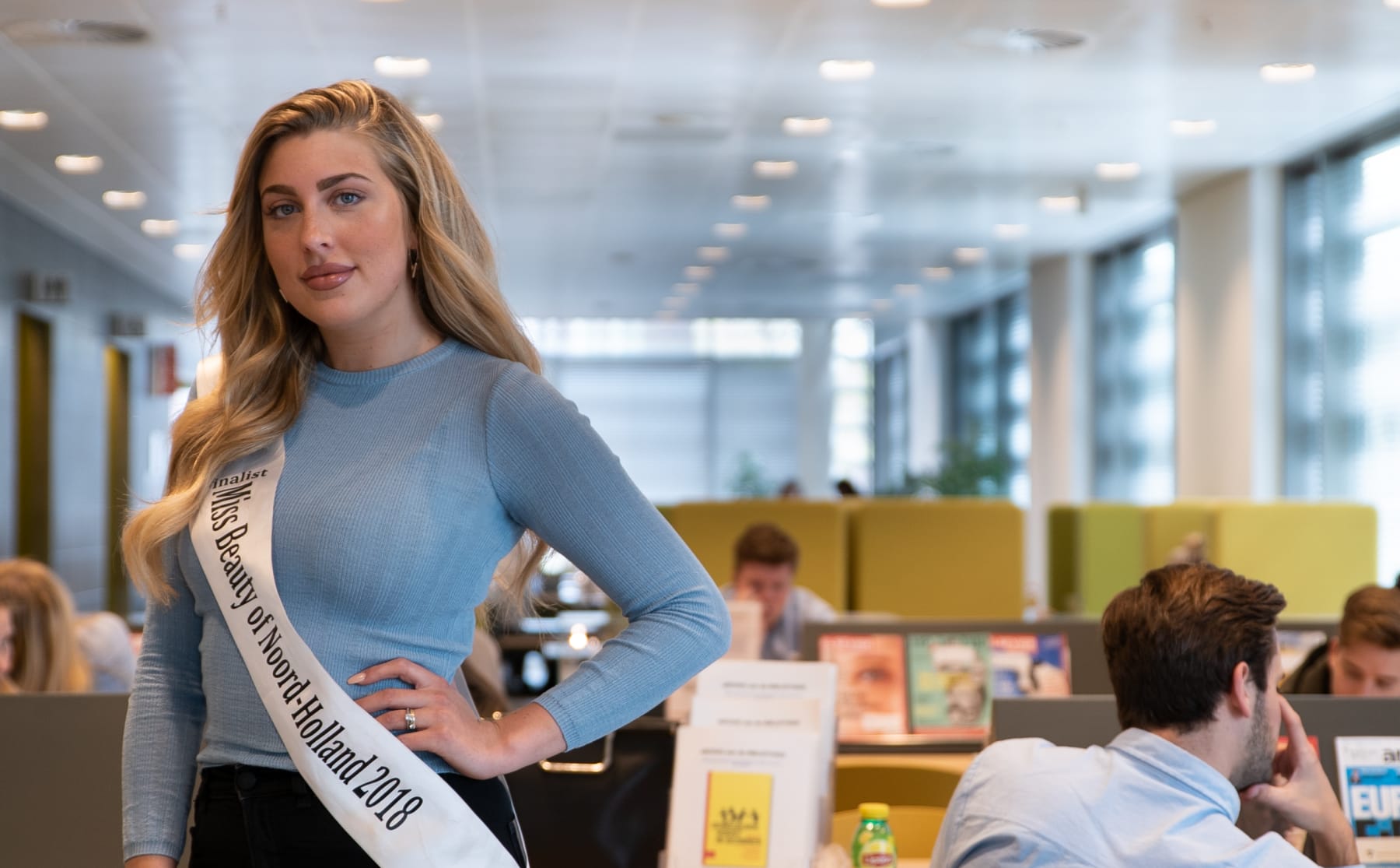 Nynke wil miss worden en dat is ‘niet alleen voor domme blondjes’