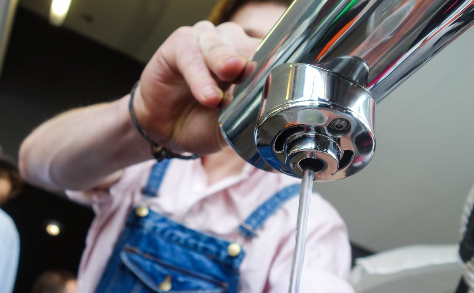 Gratis water tappen in kantine Theo Thijssenhuis