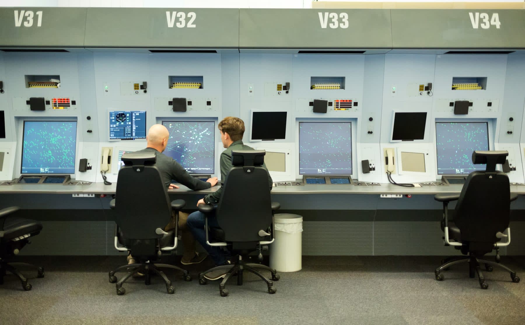 bas-doet-onderzoek-op-schiphol-zonder-vingerafdruk-kom-ik-niet-binnen-image Bas doet onderzoek op Schiphol: ‘Zonder vingerafdruk kom ik niet binnen’