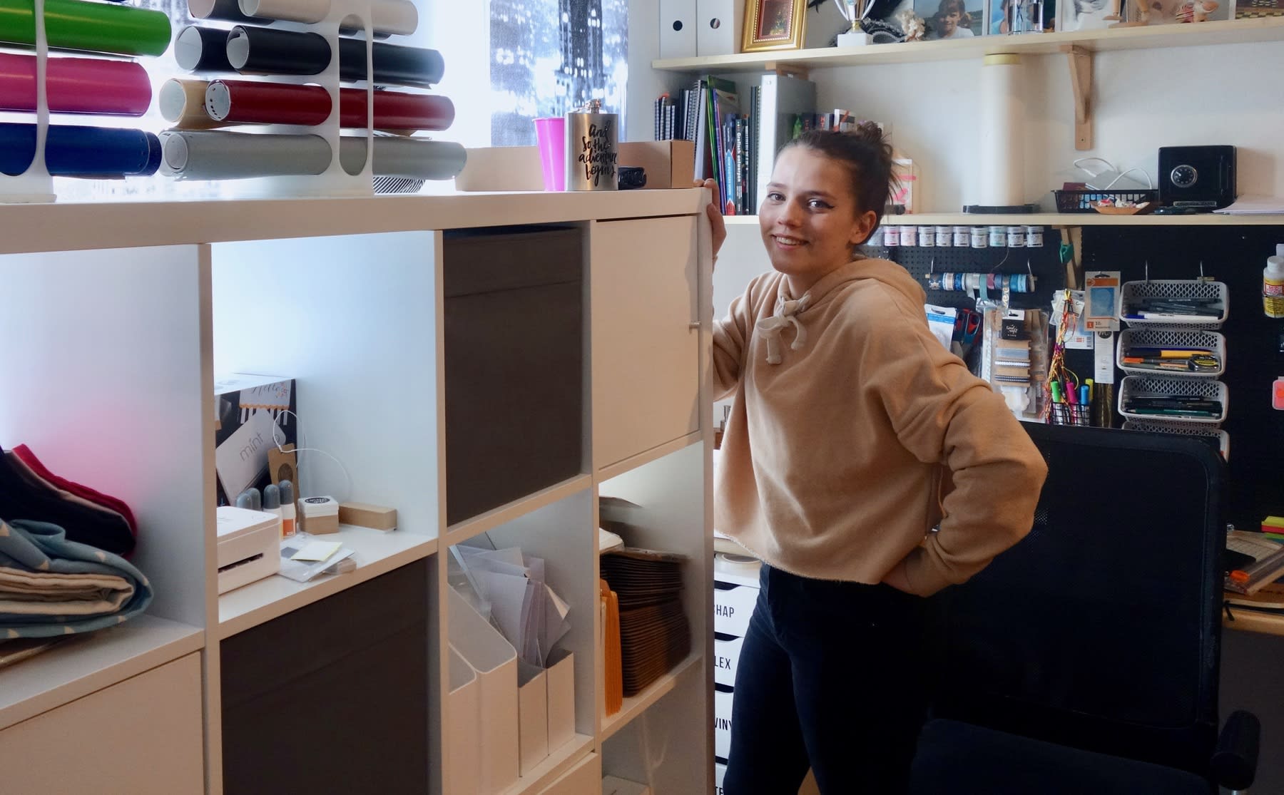 anouk-runt-haar-bedrijfje-custom-gifts-gewoon-vanuit-de-slaapkamer-image Anouk runt haar bedrijfje Custom Gifts gewoon vanuit de slaapkamer