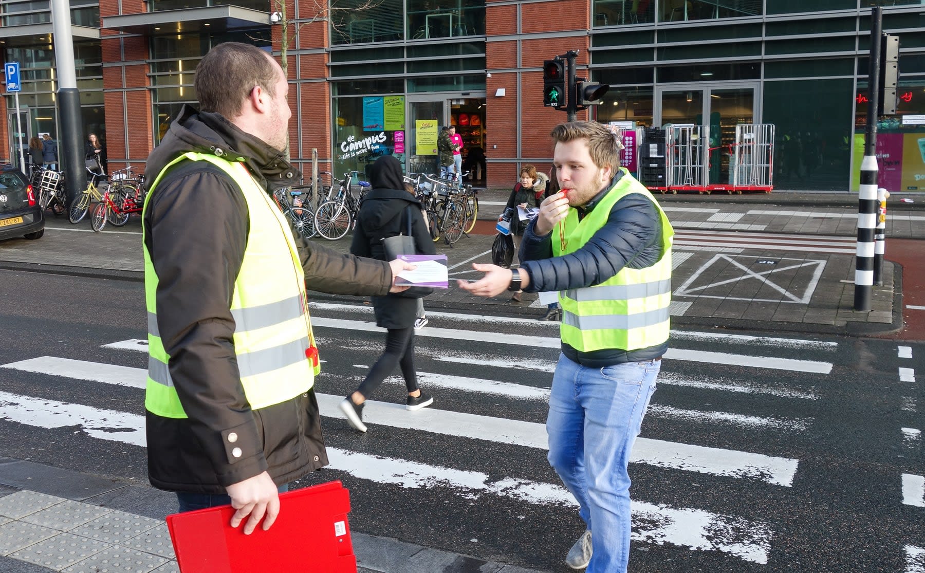 hier-steken-duizenden-hvaers-over-en-dat-is-best-gevaarlijk-image Hier is waar duizenden HvA’ers oversteken en dat is best gevaarlijk