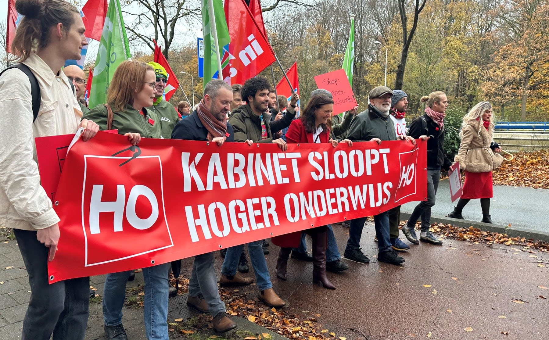 protest_j7lrgl Langstudeerboete van de baan, zorgen over andere bezuinigingen