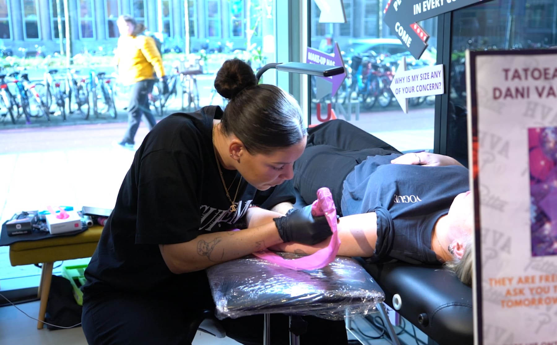 wie-laat-er-een-tattoo-zetten-in-het-wibauthuis-image Wie laat er een tattoo zetten in het Wibauthuis?