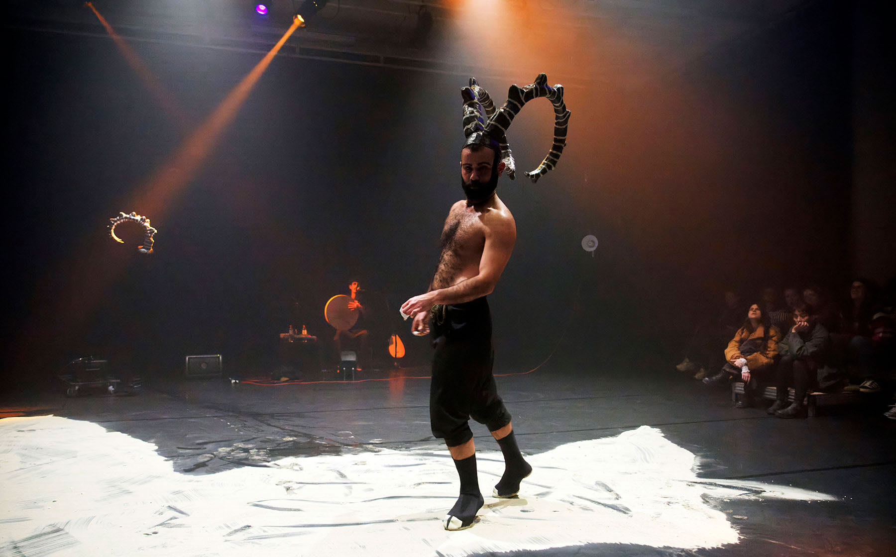 beyond-the-black-box-liggend2 Doe eens cultureel in Amsterdam: tien tips voor januari