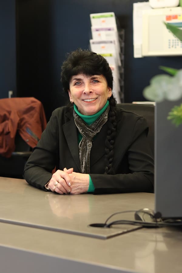 Receptiemedewerker Rikie Moet