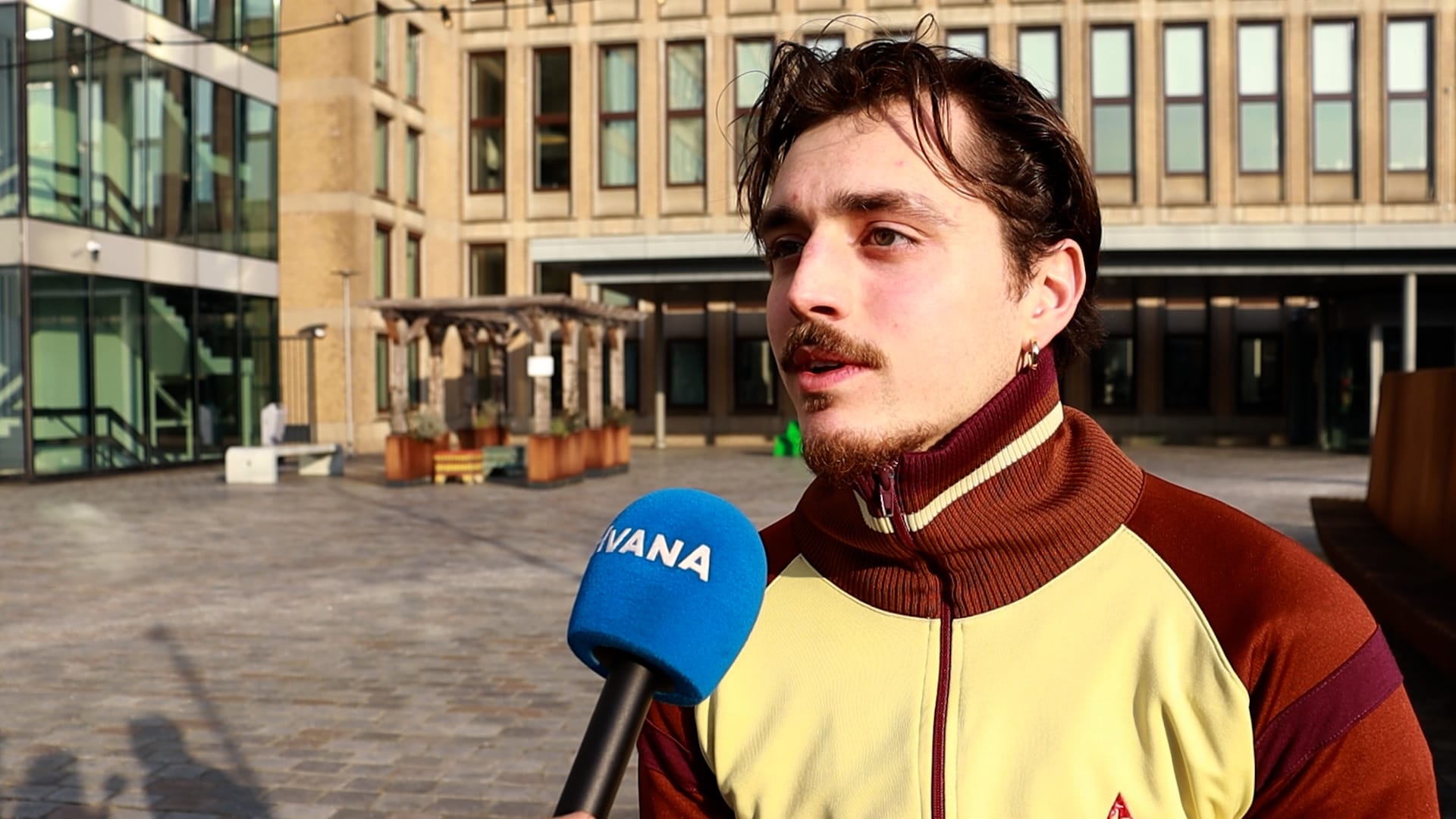 Wat doe jij bij seksuele opmerkingen van je baas? ‘Zo lang het chill voelt, kan het’