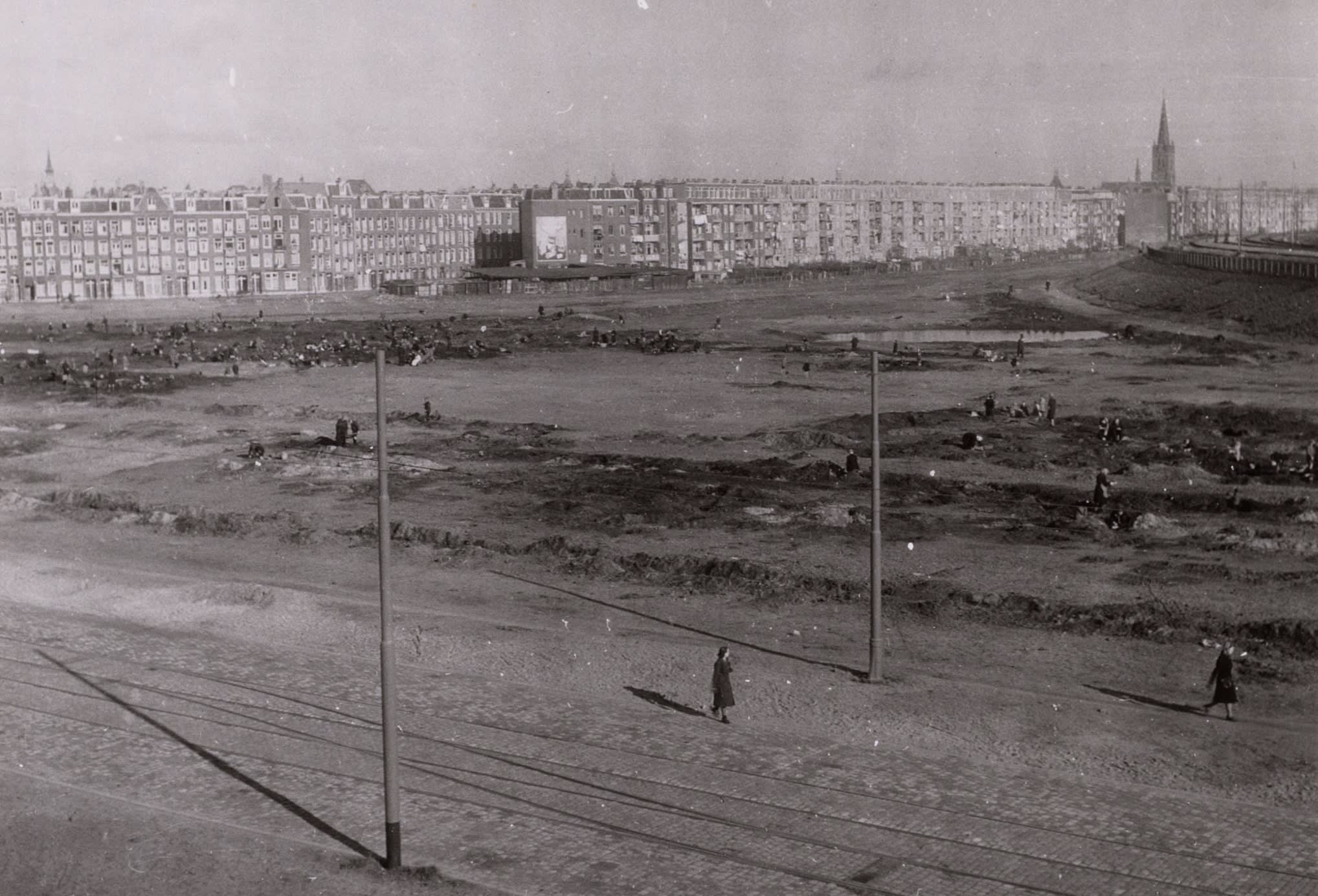 Zwarte vlakte kopie Onder de Amstelcampus ligt een oorlogsverhaal: ‘Hoorde je “razzia!” dan was je weg’