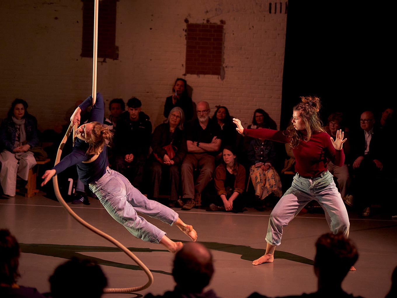 JonaHarnischmacher-backtobase2 Circus met Back to Base