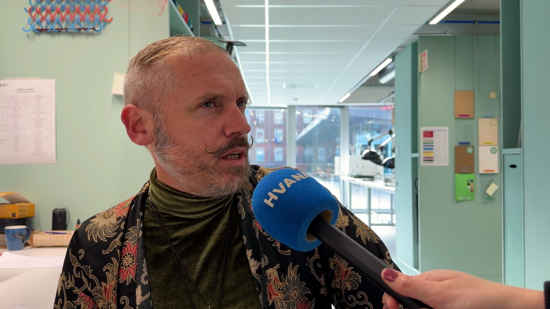 Docent Waarom presteren vrouwen beter op school dan mannen?