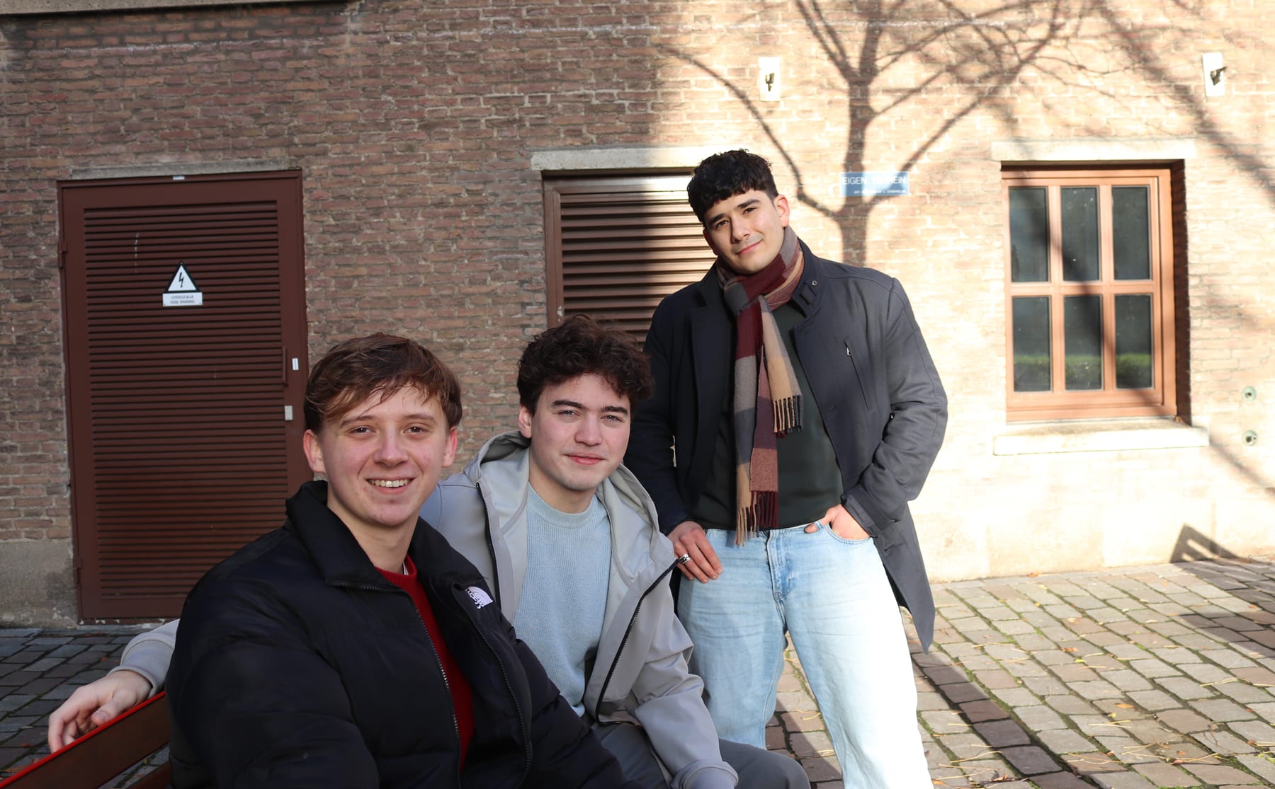 Keepthemwarm1©NinaBakker Deze studenten gaan met een bus vol noodpakketten naar de grens met Oekraïne