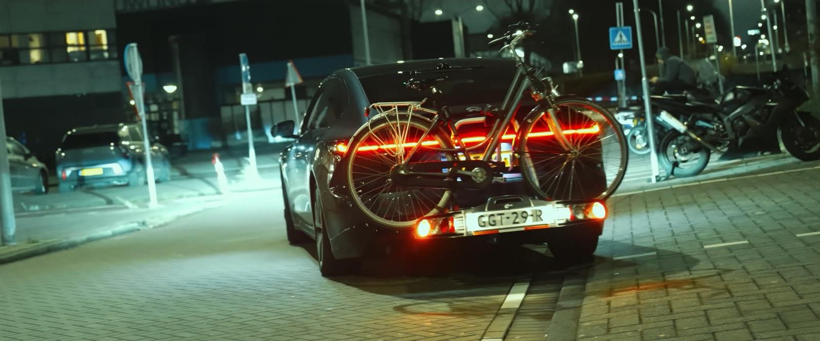 Taxi mét fietsendrager: studenten willen dat vrouwen veilig thuiskomen