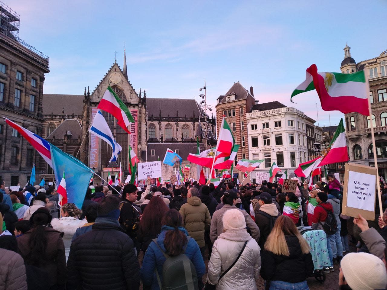 Zes HvA-studenten en twee medewerkers momenteel in het Midden-Oosten