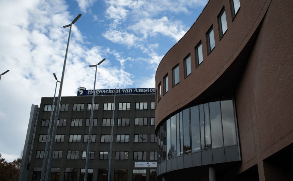 Nicolaes Tulphuis (NTH) & Tania Leonhuis (TLH)