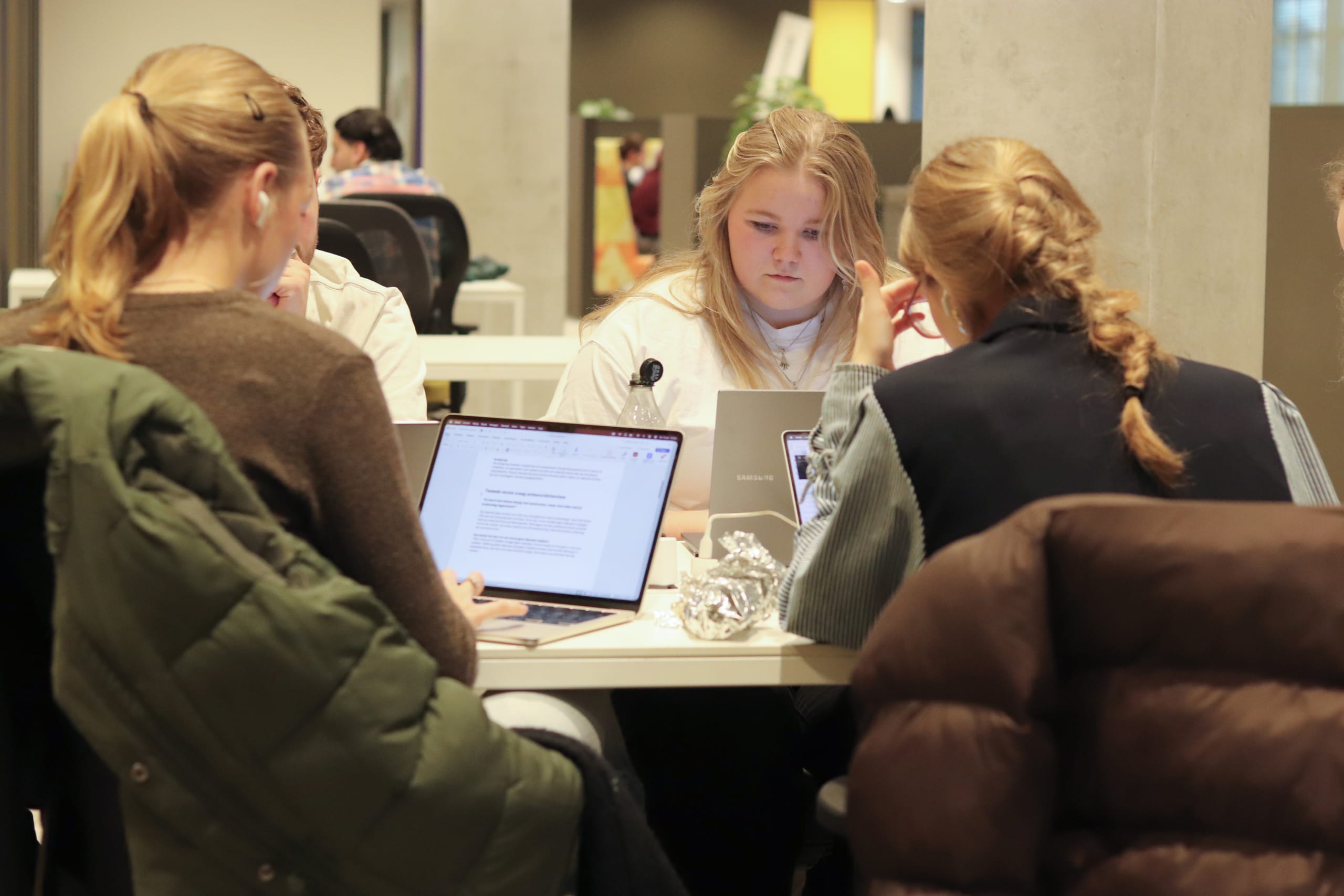 Studeren zonder laptop: ‘Ik begon mijn studie al met stress’