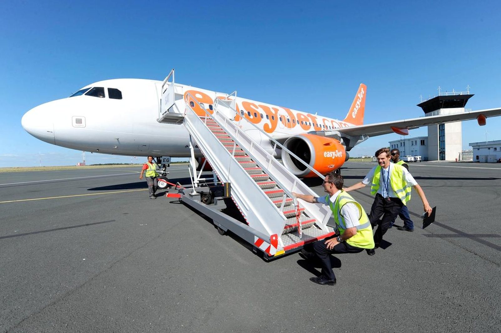 Aéroport de La Rochelle: des ouvertures de lignes aériennes sur Nice et Southampton par easyJet sont annoncées pour 2027 - Sud Ouest