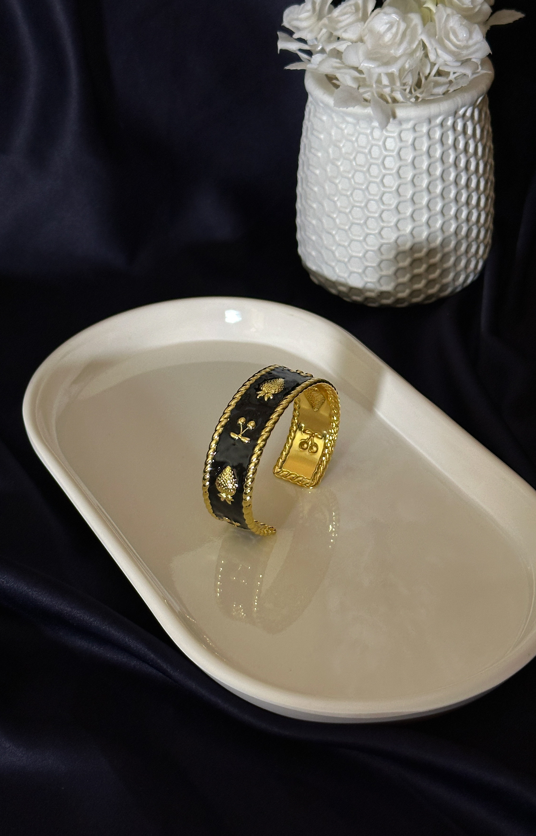 Fruité Enamel Cuff