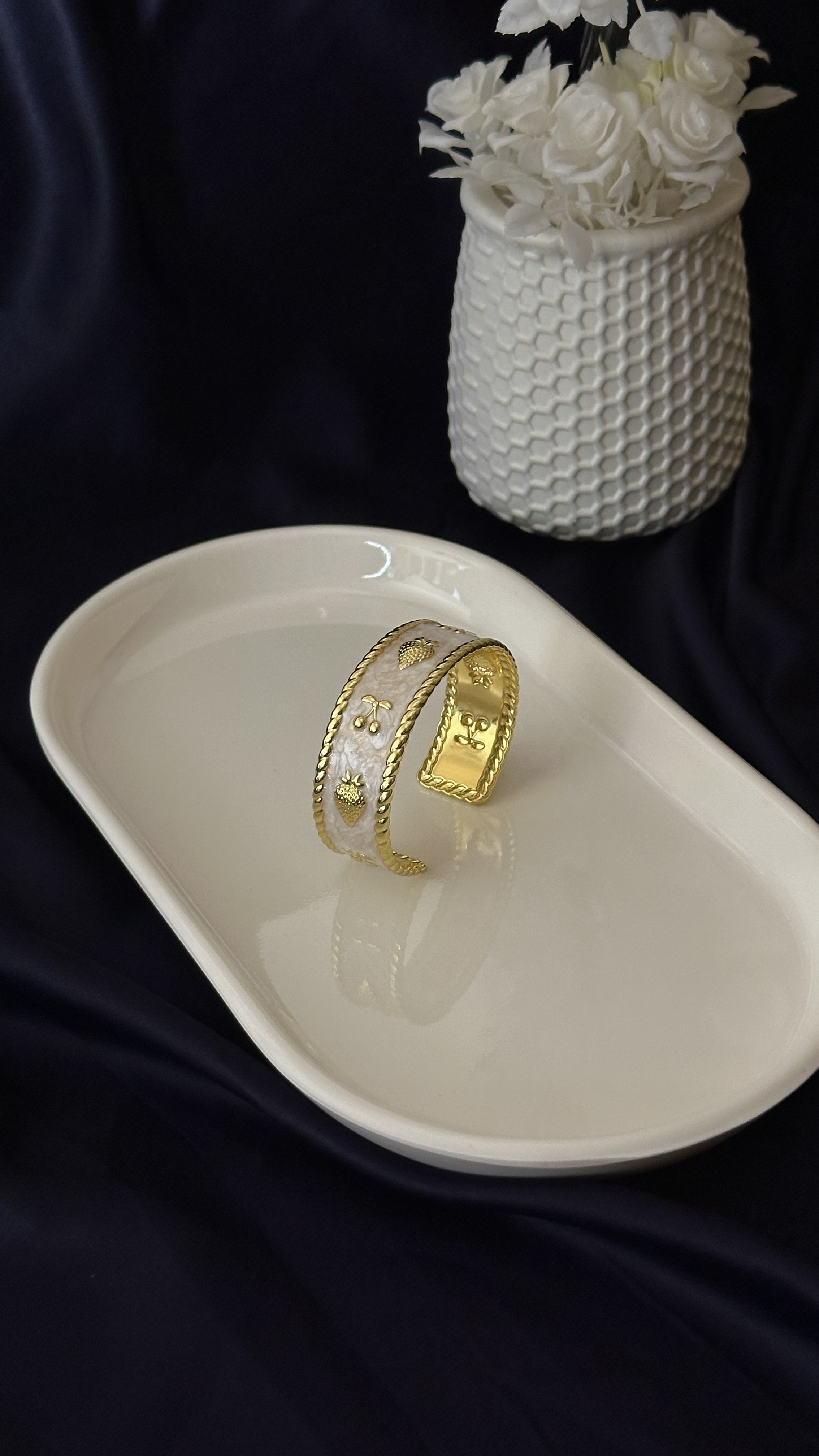 Fruité Enamel Cuff