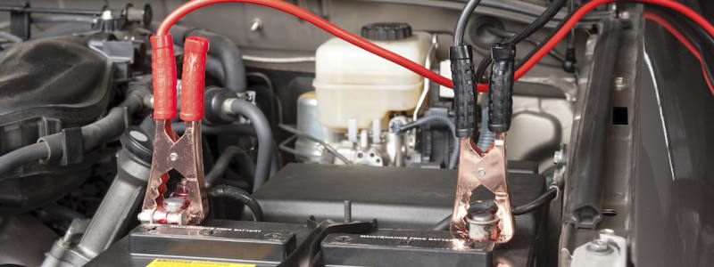Ladda Bilbatteri Med Startkablar () Ladda Bilbatteri Med Startkablar