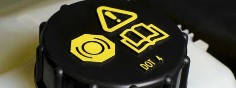 Darum sollte man die Bremsflüssigkeit am Auto regelmäßig wechseln Die Bremsen sind ein wichtiger Teil des Autos und sollten stets gut erhalten werden