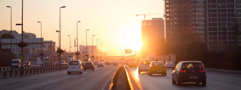 Lange Fahrten im Sommer können zu einer Qual werden. Mit diesen Tipps machen Sie diese angenehm für die ganze Familie. Beachten Sie diese Checkliste, um Ihre Urlaubsfahrten angenehmer zu gestalten.