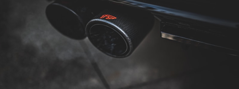 Auspuff Reparatur bei einem Peugeot wie viel kostet das? Auspuff von einem Auto, Autoauspuff, Abgasanlage, Katalysator, Auspuffrohr