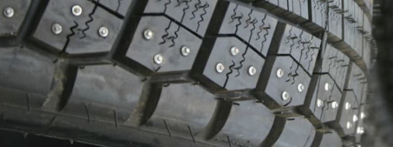 Vinterdæk set tæt på Closeup-billede af et bildæk - vinterdæk