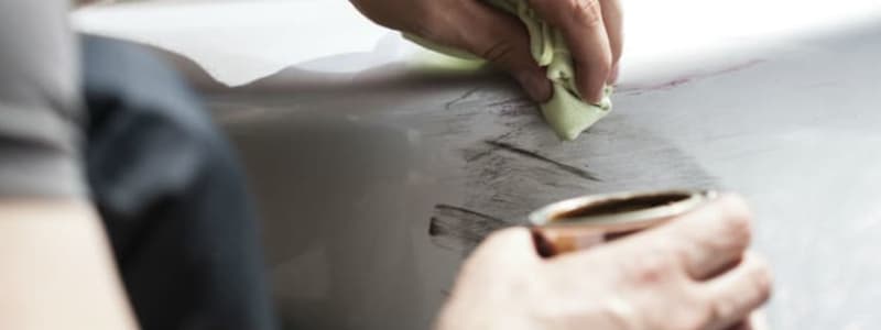 Bilridser bliver ordnet Ridser i bilen - reparation