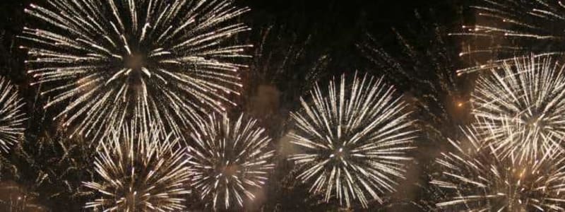 Fyrværkeri Har du fået buler i bilen fra nedfalden rakat