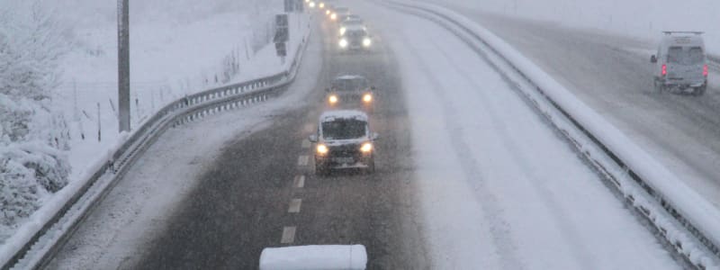 Bil er kørt galt på snedækket vej Frost og is - pas på du ikke kører galt i bilen
