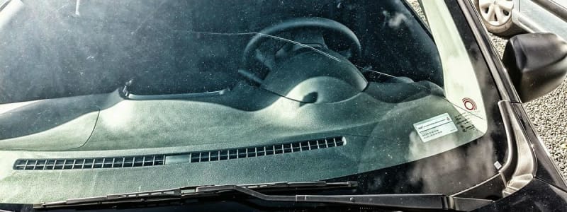 Stenslag? - Så nemt sparer du 2000 kroner på ny forrude reparation af stenslag eller udskiftning af forrude