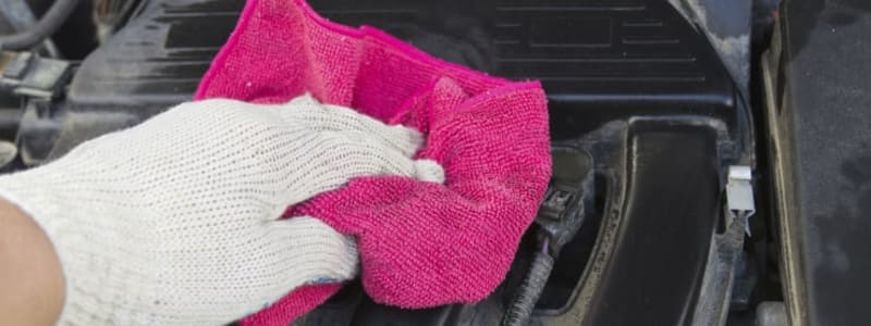 Sådan vasker du din bils motor Motorvask fjerner snavs og forebygger små skader