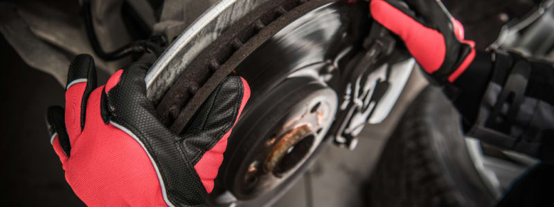 Réparation ou changement de disques de frein auto Changer les plaquettes de frein