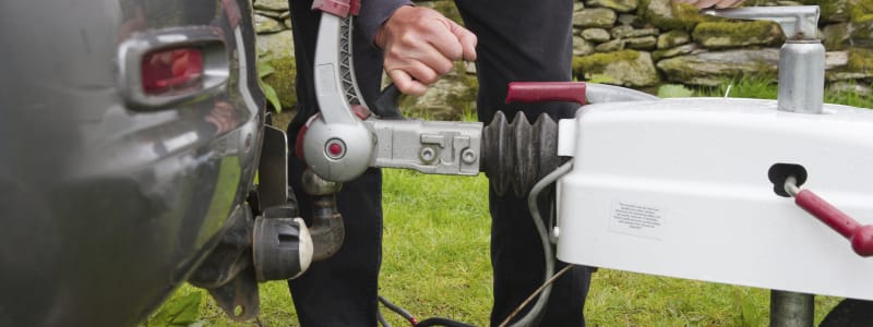 Remorque : dois-je choisir une prise à 7 ou 13 broches ? Connexion remorque et voiture