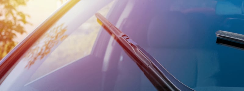 Quel prix pour réparer le pare-brise d'une Toyota ? pare brise rayon de soleil