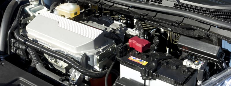 Byta bilbatteri Bilmotor, batteri och olika motordelar