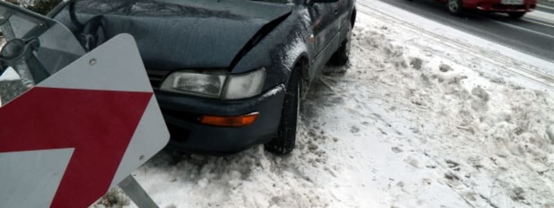 Bilolycka Bilolycka, vägskylt och snö