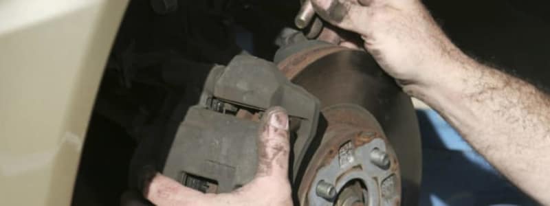 Réparation ou changement de disques de frein auto Changer les plaquettes de frein