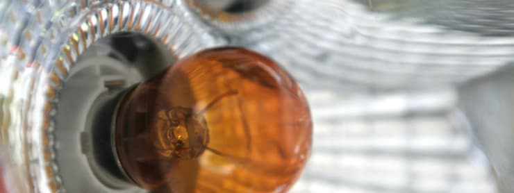 Skift forlygte på bil