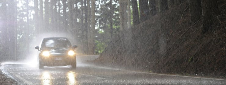 Schütze dein Auto bei starken Regenfällen