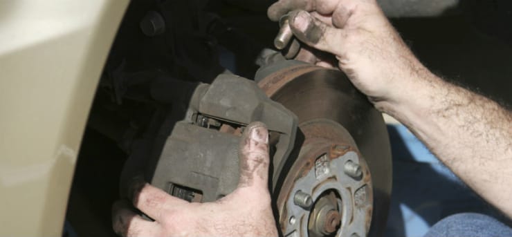 Wie wechselt man die Bremsscheiben?