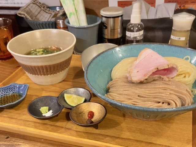 いかれたヌードル フィッシュトンズ