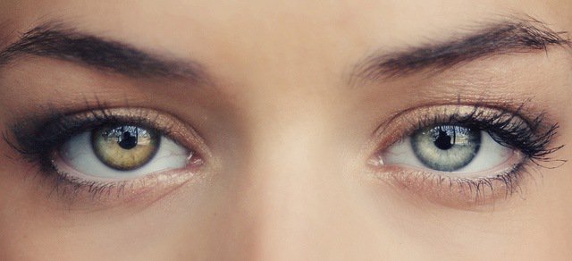 La fille au yeux vairons